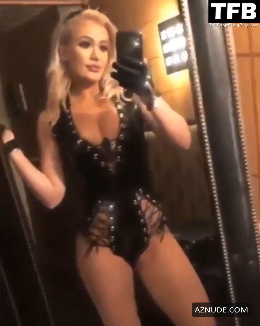 Scarlett Bordeaux Naked