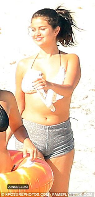 Selena Gomez Nude Beach Sex - Selena Gomez in Bikini at the Beach in Mexico - AZNude
