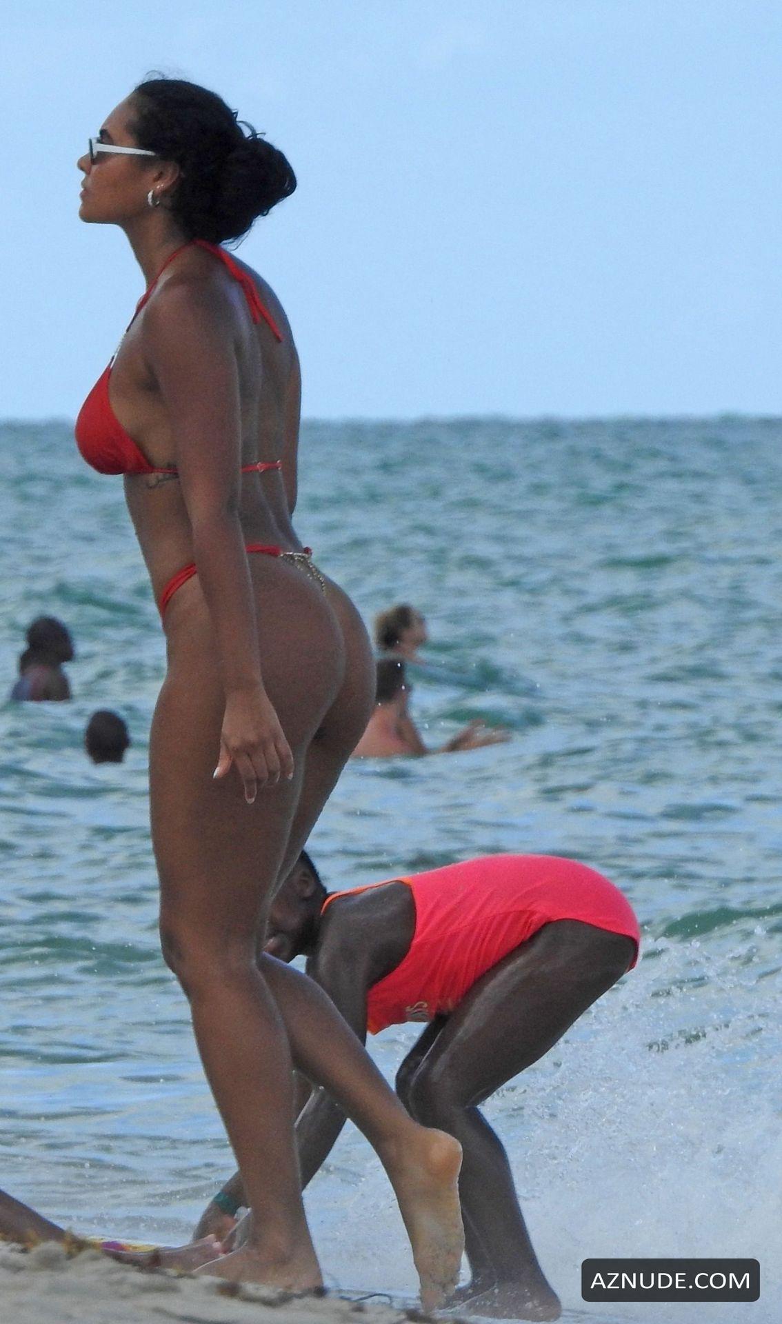 Evelyn Lozada Enjoying The Beach In Miami With Actress Shaniece 