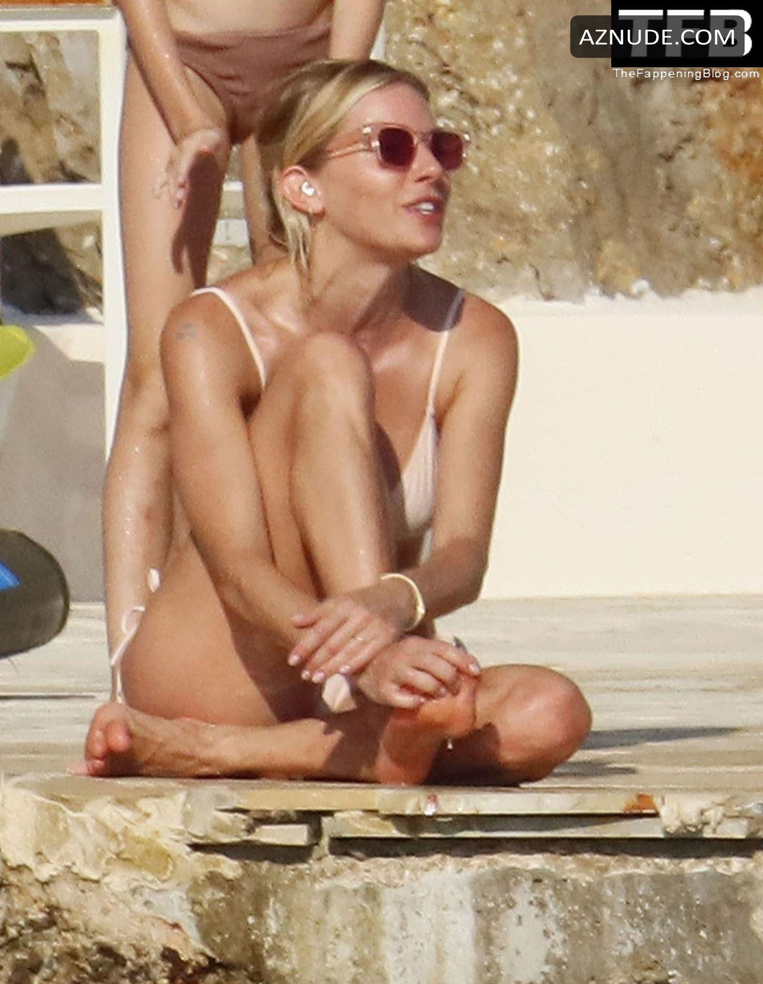 Sienna Miller Sexy