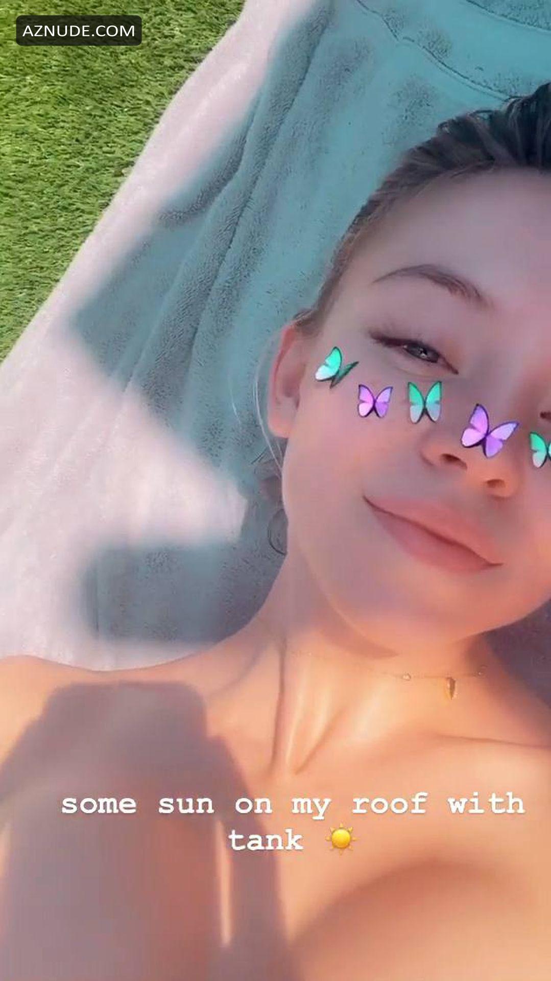 Sydney Sweeney Looks Hot Showing Off Her Tits While Sunbathing Topless