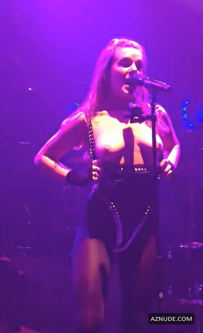 Tove Lo Tits Showed Her TitsÂ On A StageÂ At The Concert The Queen Of
