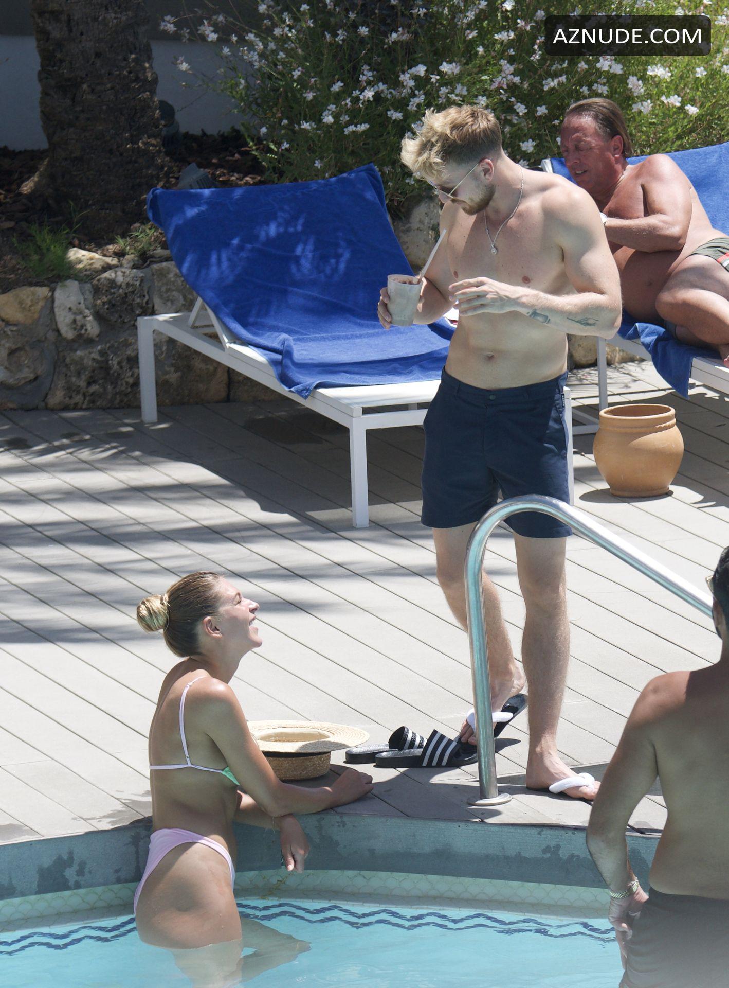 Zara Mcdermott Shows Off Her Sensational Bikini Body As She Chills In A Hotel Pool In Marbella