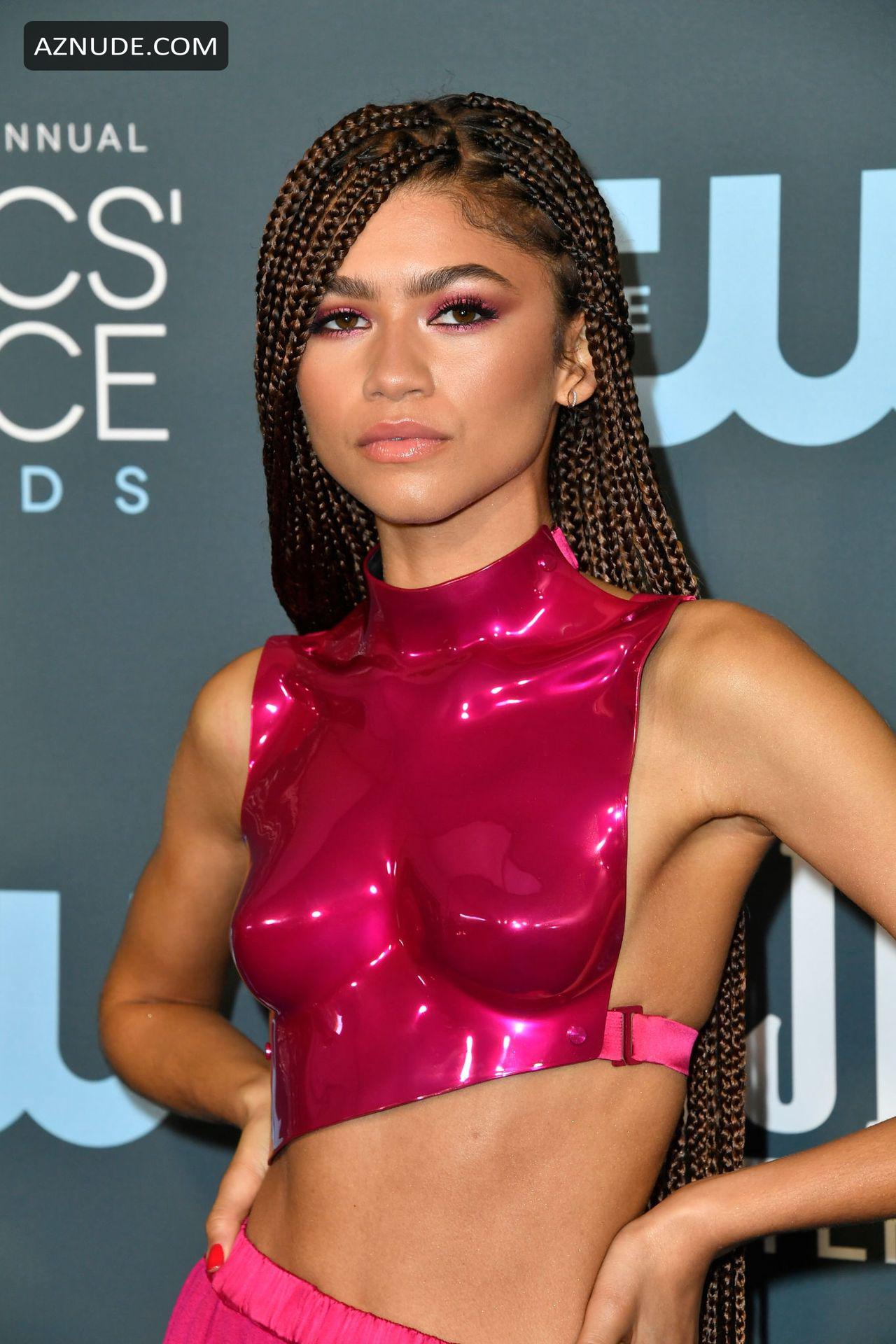 Zendaya Shows Off Her Plastic Boob Cast At The 25th Annual