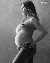 CAITYLOTZSEXYTEASESHERHOTBOOBSASSHESHOWSOFFHERHOTBABYBUMPINBLACKANDWHITEPHOTOS - NUDE STORY