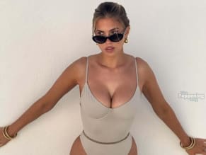 KARADELTOROSEXYSHOWSOFFHERCURVACEOUSBODYINASULTRYSWIMSUIT - NUDE STORY
