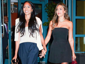 Jessica Alba Sexy Seen With Lizzy Mathis Flaunting Her Hot Cleavage In NYC