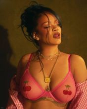  alt="Rihanna Sexy in Rihanna Sexy And Sultry Photos Collection"