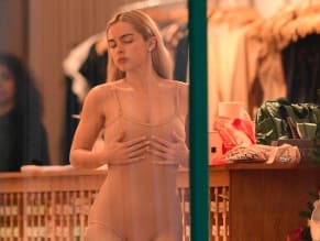 Addison Rae Sexy in Addison Rae Sexy Spotted Showing Off Her Slender Figure While On Shopping Spree In Studio City