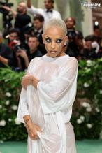 Doja CatSexy in Doja Cat Stuns In Sexy Outfit At The 2024 Met Gala