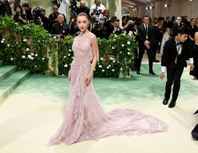 Phoebe DynevorSexy in Phoebe Dynevor The 2024 Met Gala, New York