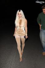 KIMKARDASHIANSTUNSINSEXYOUTFITATLAPARTY - NUDE STORY