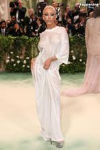 Doja CatSexy in Doja Cat Stuns In Sexy Outfit At The 2024 Met Gala