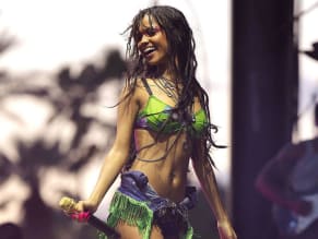 TYLASEXYROCKSHERHOTBODYINASULTRYBIKINITOPDURINGHERPERFORMANCEATCOACHELLAINCALIFORNIA - NUDE STORY