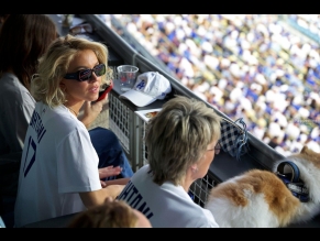 Sydney Sweeney Sexy Shows Off Her Hot Cleavage At Game 4 Of The World Series In LA