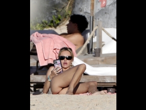  alt="Delilah Belle Hamlin Sexy in Delilah Belle Hamlin Sexy Spotted Showing Off Her Sizzling Bikini Body At St. Barts Beach In France"