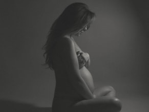 SAMMIHANRATTYSEXYANDNUDEPHOTOSHOOTTEASINGHERHOTBOOBSANDPOSINGHERBEAUTIFULBABYBUMP - NUDE STORY