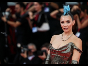 Rose Villain Sexy Shows Off Her Hot Cleavage At The 82nd Venice International Film Festival