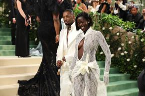 Adut AkechSexy in Adut Akech Stuns In Sexy Outfit At Met Gala In Nyc