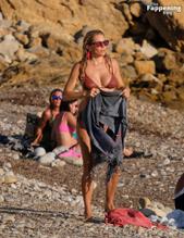 Sienna Miller Sexy in Sienna Miller's Sexy Splash In Ibiza