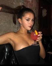 Selena Gomez Sexy in Selena Gomez Complex.Com Video