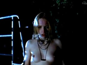 Julia Hummer Sexy Photos