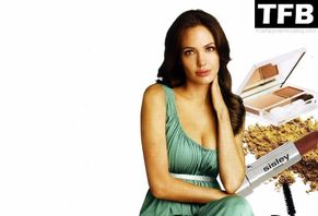  alt="Angelina Jolie Sexy in Angelina Jolie Nude And Sexy Photos Collection"