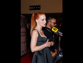 Jessica Chastain Sexy Flaunts Her Hot Cleavage And Legs At The 