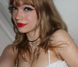 Mikah Lynn nackt Foto