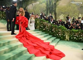 ShakiraSexy in Shakira Stuns In Sexy Red Dress At 2024 Met Gala In Nyc