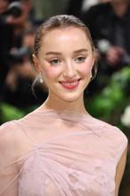 Phoebe DynevorSexy in Phoebe Dynevor The 2024 Met Gala, New York