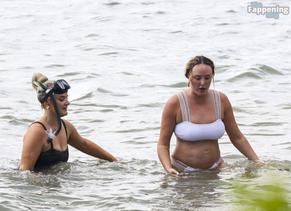 Charlotte CrosbySexy in Charlotte Crosby's Sexy Snorkelling Adventure In Cairns