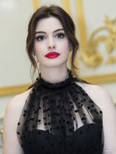  alt="Anne Hathaway Sexy in Anne Hathaway Hot And Sexy Photos Collection"