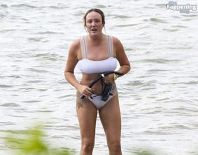 Charlotte CrosbySexy in Charlotte Crosby's Sexy Snorkelling Adventure In Cairns