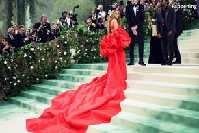 ShakiraSexy in Shakira Stuns In Sexy Red Dress At 2024 Met Gala In Nyc