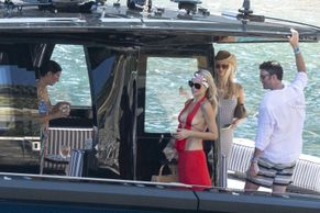  alt="Brooks Nader Sexy in Brooks Nader Sexy Spotted Wearing A Spicy Red Sultry Dress At "la Conca Del Sogno" Restaurant In Nerano"