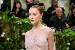 Phoebe DynevorSexy in Phoebe Dynevor The 2024 Met Gala, New York