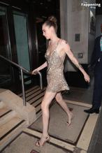 CARADELEVINGNESTUNSINSEXYGOLDMINIDRESSATDELLAVITEZEROLAUNCHPARTYINLONDON - NUDE STORY