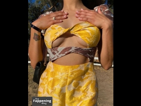 alt="Samantha Logan Sexy in Samantha Logan Sexy And Sizzling Photos Collection"