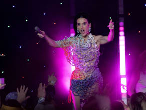  alt="Katy Perry Sexy in Katy Perry Sexy Rocks The Stage As She Performs At Mardi Gras Extravaganza In New Orleans"