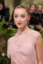 Phoebe DynevorSexy in Phoebe Dynevor The 2024 Met Gala, New York