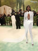 Adut AkechSexy in Adut Akech Stuns In Sexy Outfit At Met Gala In Nyc