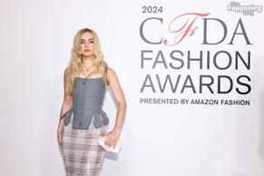 Addison RaeSexy in Addison Rae Sexy Shows Off Her Hot Cleavage In A Stunning Gray Dress At CFDA Fashion Awards In New York