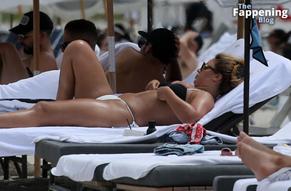 Alina BarazSexy in Alina Baraz Sizzles In Sexy Bikini On Miami Beach