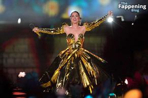  alt="Katy Perry Sexy in Katy Perry Flaunts Her Sexy Boobs At Coronation Concert In Windsor"