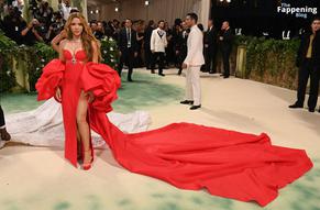 ShakiraSexy in Shakira Stuns In Sexy Red Dress At 2024 Met Gala In Nyc