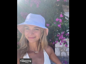 Nikki Roumel Sexy And Topless Photos Collection