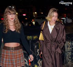 TAYLORSWIFTSEXYSPOTTEDFLAUNTINGHETSTUNNINGLEGSWEARINGAHOTPLAIDMINISKIRTINNEWYORKCITY - NUDE STORY