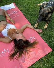 BROOKEBURKEFLAUNTSHERSEXYPHYSIQUEINOUTDOORYOGASESSION - NUDE STORY