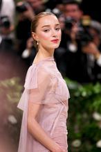 Phoebe DynevorSexy in Phoebe Dynevor The 2024 Met Gala, New York